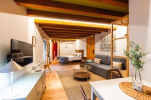 a living room with a couch and a table at EDIFICIO Aire Morito Rozando las Agujas de la Catedral de Burgos in Burgos