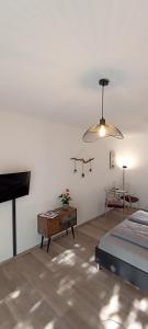 a living room with a bed and a table and a lamp at Juliusruh Strandparadies 2 in Juliusruh