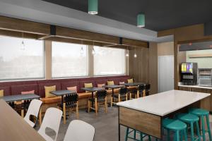 a restaurant with tables and chairs and a counter at Tru By Hilton Stockbridge in Stockbridge