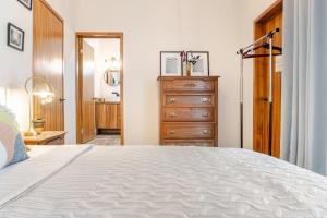 a bedroom with a large bed and a dresser at Departamento privado 12 min Malecón in La Paz
