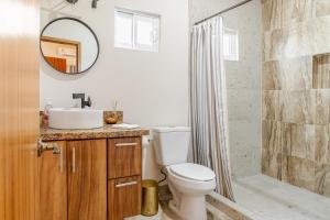 a bathroom with a toilet and a sink and a shower at Departamento privado 12 min Malecón in La Paz