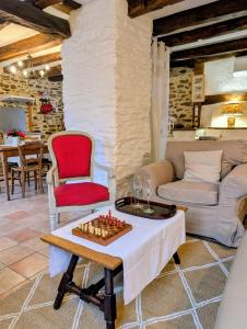 a living room with a chess board on a table at Gîte le pré des Colombes in Troche