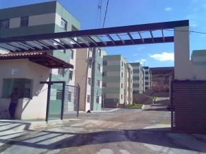 an empty parking lot in a city with buildings at Apt 3Q Confort Aeroporto Confis Próx Cid Galo e Cid Admininstrativa Gov in Vespasiano