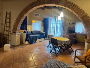 a living room with a couch and a table at Casa Patrizia nel castello in Rosignano Marittimo