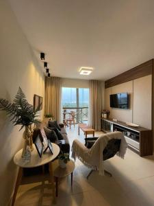a living room with a couch and a table at Apartamento aconchego na Serra in Bananeiras