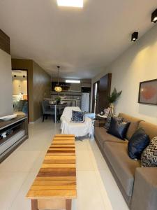 a living room with a couch and a table at Apartamento aconchego na Serra in Bananeiras