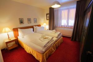 a hotel room with a large bed in a room at Chalet Miravalle 2 in Wengen