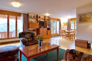 a living room with two chairs and a coffee table at Chalet Miravalle 3 in Wengen