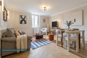 a living room with a couch and a table at PoeticStay - Neuilly sur Seine - Dulud in Neuilly-sur-Seine