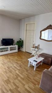 a living room with a couch and a table at 4-As Andar-Moradia Castelo in Guimarães