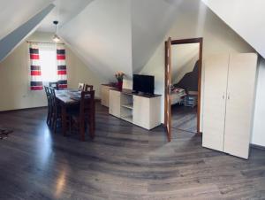 a dining room with a table and chairs and a bedroom at Zielone Zacisze in Krościenko