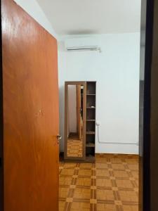a hallway with a door and a room with shelves at Cactus del Valle 2 in Tinogasta