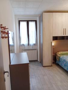 a room with a bedroom with a bed and a counter at Piccola Luna in Menaggio