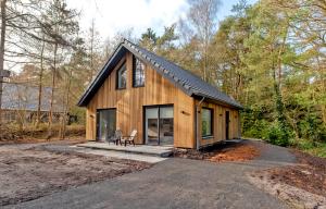 a small wooden house in the woods at Casa Allocco in Norg
