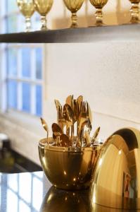 a golden bowl filled with knives on a counter at Golden Pipa House in Pipa +4 photos