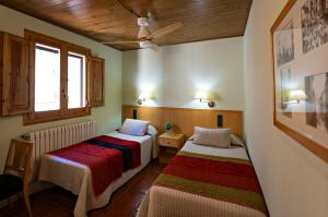 a room with two beds and a window at Hostal Victor in Oliana