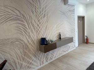 a room with a wall with a design on it at Villa BRUNI Wine Guest House in Montefalco
