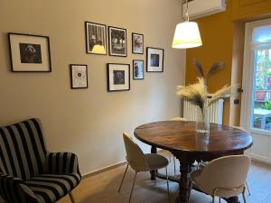 a dining room with a table and chairs at Appartamento Nicole 20 in Menaggio
