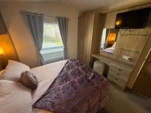 a bedroom with a bed and a large mirror at Sunset Serenity - 4 Sunset View in Crowle