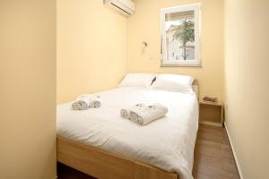 a bedroom with a bed with towels on it at APARTMANI SABB in Jezera