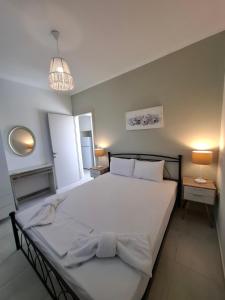 a bedroom with a large bed with white sheets at Musses Studios in Minia
