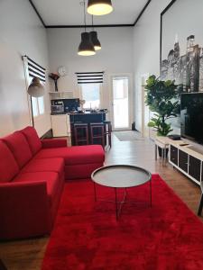 a living room with a red couch and a table at Pihapiilo in Raahe