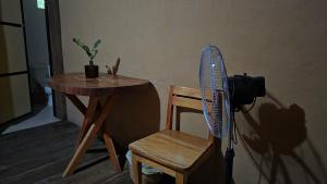a room with a table and a chair and a camera at Cabaña Tu´ur in Lacanjá +43 photos