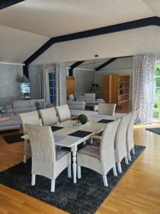 a dining table and chairs in a living room at Ferienhaus im Eggetal in Preußisch Oldendorf