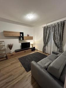 a living room with a couch and a television at Casa Cianetta in San Dorligo della Valle