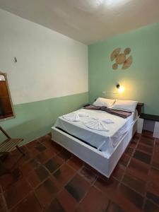 a bedroom with a bed in a room at Pousada Casa do Josef in Canoa Quebrada