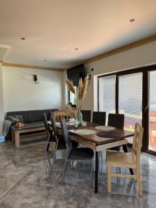 a dining room with a table and chairs at Koperkowe Domki Zakopane in Zakopane