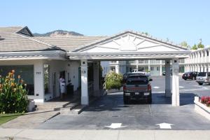a building with a truck parked in a parking lot at Bermuda Palms Hotel in San Rafael +6 photos