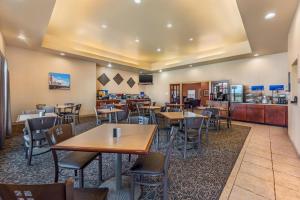 a restaurant with tables and chairs and a bar at Best Western Dos Rios in Junction