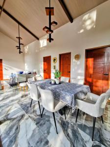 a dining room with a table and chairs at Villa Palladio Carrillo in Hojancha