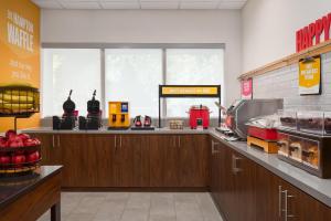 a kitchen with a counter in a fast food restaurant at Hampton Inn & Suites Charlotte Arrowood Rd in Charlotte