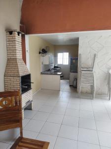 a large kitchen with a brick oven in a room at Chácara Santa Teresinha Crato in Crato