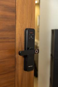 a black door handle on a wooden door at Elite Home in Maarif
