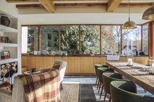 a kitchen with a long table and chairs at Le Gîte du Haras in Falaën