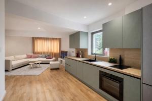 a kitchen and living room with a couch at Dior Apartment in Vlorë