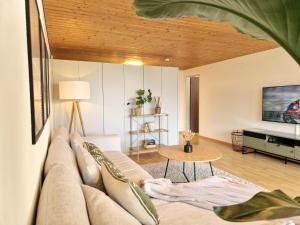 a living room with a couch and a table at Lakeview-Apartment - Komplette Wohnung mit Seeblick an ruhiger Lage in Weesen