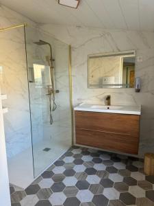 a bathroom with a sink and a shower at Suite 150 m de la mer in Luc-sur-Mer