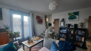 a living room with a couch and a table at Chambre "Là Maison Haute" in Faucon