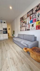 a living room with a couch and a wooden table at Moderno Estudio en Alcobendas in Alcobendas