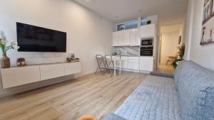 a living room with a couch and a kitchen at Moderno Estudio en Alcobendas in Alcobendas +3 photos