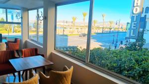 a restaurant with a view of a street from a window at Marco Polo in Tangier