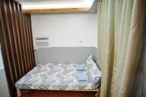 a small bed in a small room with a window at Isla Enriqueta - Private Beach Resort in Iba