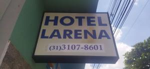 a sign for a hotel laengena on a building at Hotel no centro in Sete Lagoas