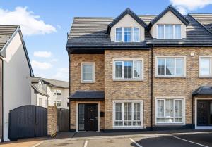 an image of a brick house at Dublin Premier Oasis in Ráth Cúil