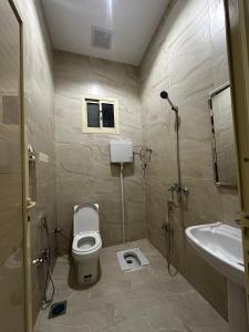 a bathroom with a toilet and a sink at شقق وغرف الرصف in Hail +20 photos