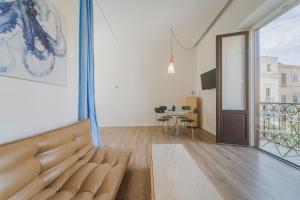 a living room with a couch and a table at Dimora del Polpo - Centro Storico in Trapani
